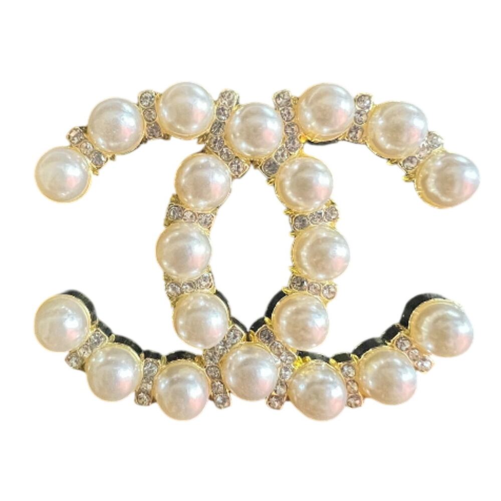 CHANEL Gold Pearl and Crystal Interlocking CC Brooch 23K (CCXX017)